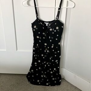 Cute size medium black flower daisy dress